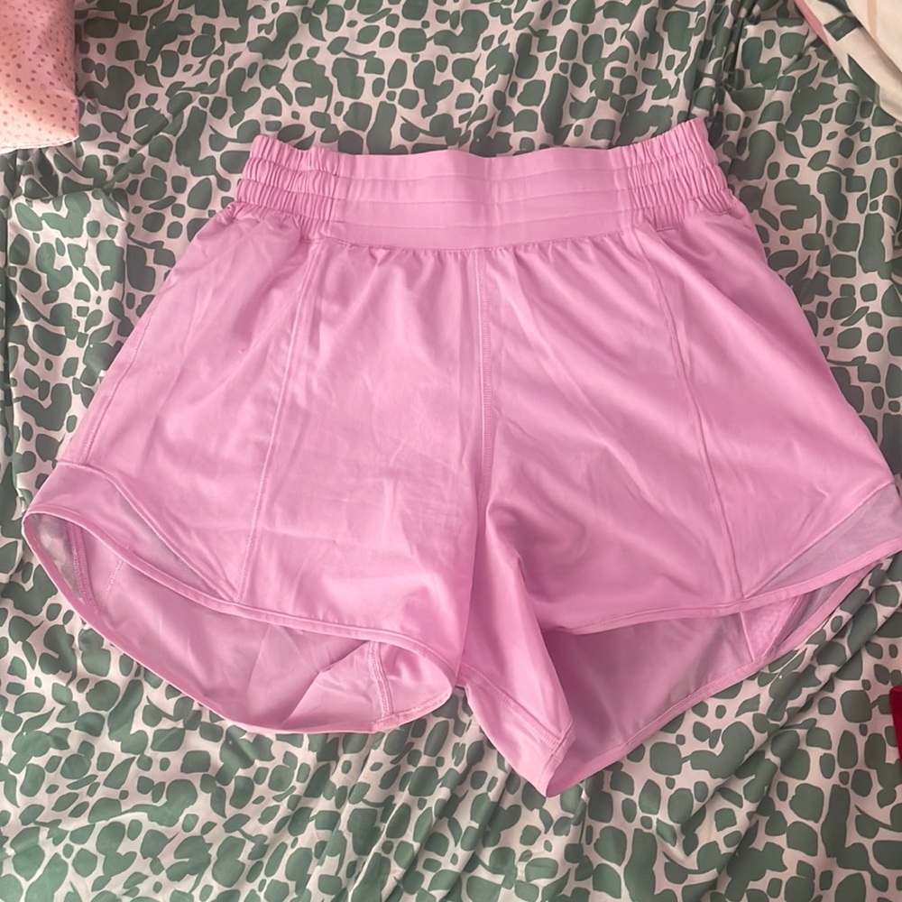 4 in lululemon hotty hots! NWOT